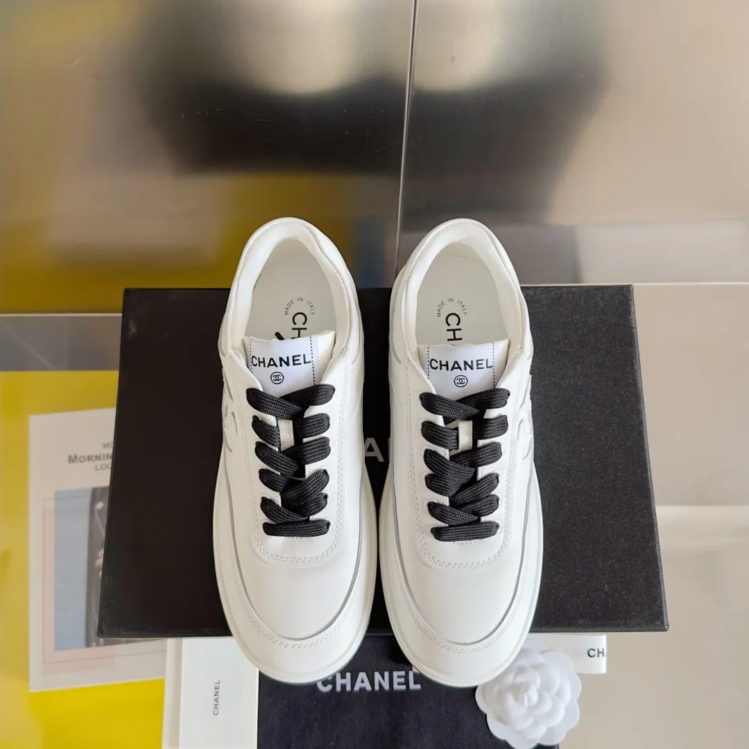 👟👟Ex-factory price 660👟👟 Chanel Chanel 24👟👟Ex-factory price Xiaoxiang Panda color casual sports shoes skateboard shoes original purchase and development production Xiaoxiang C home Another super popular item in the counter, loved by Internet celebrity bloggers and sisters, various praises on social platforms, super popular, high quality, breathable and super spring and summer. Seeing this issue always arouses girls' inner desire for fashion. The latest suede material, classic black and white color, full of fashionable footwear, easy to care for, exquisite packaging at the delivery counter🛍📦 ▪️Fabrics: Original custom imported first-layer cowhide ▪️Inner: Customized soft sheepskin lining ▪️Sole: Original molded T👟👟Factory price U color matching outsole ▪️Sole thickness: 2.5CM ▪️Size: Women's 35-39 (customized for 40